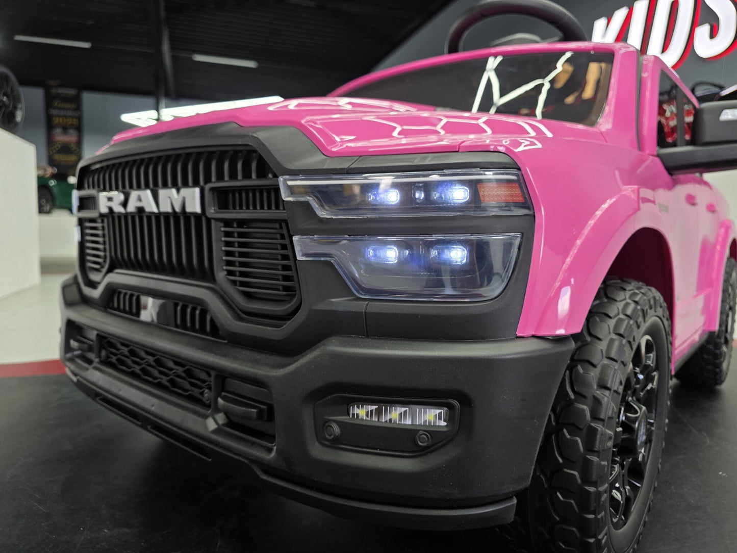 Batteridriven Dodge RAM barnbil 12 volt rosa